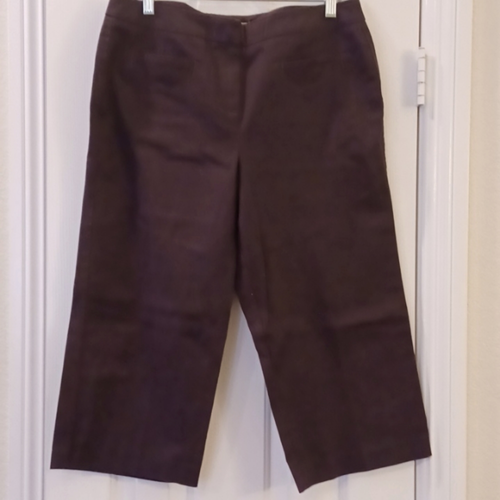 *Dressbarn Brown Capri sz 10